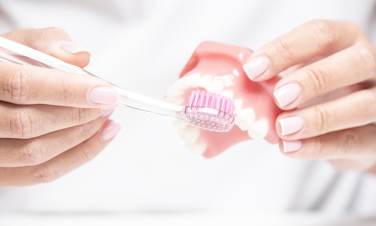 Martwy ząb: leczyć czy wyrywać? Martwy ząb: leczyć czy wyrywać?